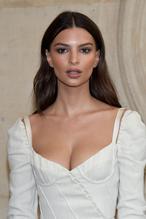 EMILYRATAJKOWSKIATTENDSTHECHRISTIANDIORSHOWASPARTOFPARISFASHIONWEEK - NUDE STORY