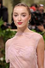 Phoebe DynevorSexy in Phoebe Dynevor The 2024 Met Gala, New York