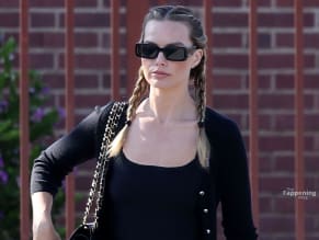 Margot Robbie Sexy Spotted Wearing A Hot Outfit As She Heads To Venice Beach In Italy