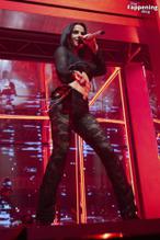 BECKYGSEXYROCKSHERHOTBODYONSTAGEATHERCASAGOMEZOTROCAPITULOTOURINATLANTA - NUDE STORY