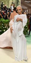 Doja CatSexy in Doja Cat Stuns In Sexy Outfit At The 2024 Met Gala