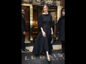  alt="Karlie Kloss Sexy in Karlie Kloss Sexy Flashes Her Hot Tits During Paris Fashion Week In Paris"