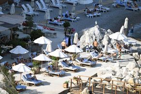  alt="Jutta Leerdam Sexy in Jutta Leerdam Sexy Spotted With Jake Paul Showing Off Her Sizzling Bikini Body While On An Italian Getaway"
