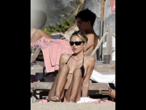 alt="Delilah Belle Hamlin Sexy in Delilah Belle Hamlin Sexy Spotted Showing Off Her Sizzling Bikini Body At St. Barts Beach In France"