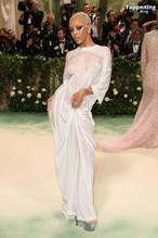 Doja CatSexy in Doja Cat Stuns In Sexy Outfit At The 2024 Met Gala