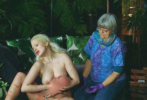 GINAHARRISONGIVESBIRTHINANEXOTICTROPICALGARDEN - NUDE STORY