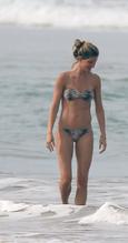 Gisele BundchenSexy in Gisele Bundchen and sister Rafaela head out to the beach with the family in Costa Rica