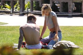 Hailey BaldwinSexy in Hailey Baldwin and Justin Bieber Sexy while out at Newport Beach