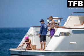 Hailey BaldwinSexy in Hailey Baldwin Sexy Seen Showing Off Her Hot Bikini Body On A Yacht With Justin Bieber in Cabo 