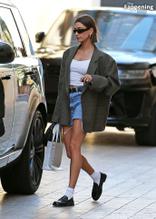 Hailey BaldwinSexy in Hailey Baldwin Sexy Shows Off Her Beautiful Legs in Los Angeles 