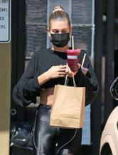 Hailey BaldwinSexy in Hailey Baldwin Sexy after her workout in Los Angeles