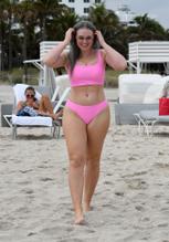 Iskra LawrenceSexy in Iskra Lawrence gets attacked by a flock of seagulls as she tries to eat a cookie at the beach in Miami