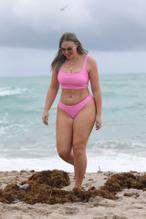 Iskra LawrenceSexy in Iskra Lawrence gets attacked by a flock of seagulls as she tries to eat a cookie at the beach in Miami