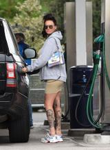 Jemma LucySexy in Jemma Lucy Filling Up Gas on Her Range Rover in Manchester (04.05.2019)