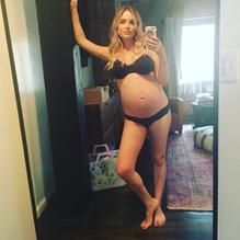 Jenny Mollen Nude and Sexy From instagram 