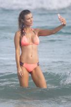Joanna Krupa Wears Sexy Pink Bikini On A Miami Beach