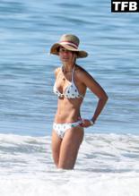 JORDANABREWSTERSEXYSEENFLAUNTINGHERHOTBIKINIBODYATTHRBEACHINCARPINTERIA - NUDE STORY