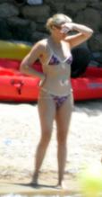 Kate HudsonSexy in Kate Hudson Sexy Seen With Danny Fujikawa at the Beach in Greece