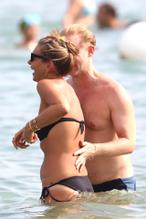 Kate Moss Sexy spends some time in Saint-Tropez with friends as the summer comes to a close