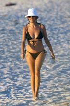 Kate Walsh Sexy Enjoying A Day at the Beach In Perth, Australia