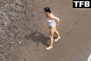 Katy PerrySexy in Katy Perry Sexy Seen Flaunting Her Hot Figure Wearing A Strapless Swimsuit At The Beach In Positano 