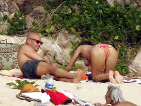 Kelly BrookSexy in Kelly Brook nude old photos from the beach in Saint Barthelemy