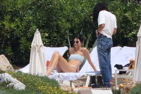 Kendall JennerSexy in Kendall Jenner Sexy at the Hotel du Cap-Eden-Roc during the 72nd Cannes Film Festival (23.05.2019)