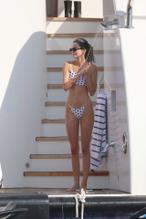 KENDALLJENNERTAKESARIDEONAJETSKIANDSHOWSOFFHERAMAZINGBIKINIBODYINMONACOFRANCE - NUDE STORY