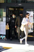 Kendall JennerSexy in Kendall Jenner Sexy Shows off Her Cameltoe While Leaving Private Workout in LA