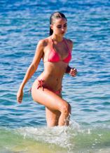 Kimberley GarnerSexy in Kimberley Garner looks pretty in pink as she hits the beach on her annual holiday in St Tropez