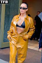 KIMKARDASHIANSEXYSEENSHOWINGOFFHERHOTCLEAVAGEDURINGTHEMILANFASHIONWEEK - NUDE STORY