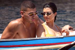 Kourtney KardashianSexy in Kourtney Kardashian Sexy with Her Boyfriend Younes Bendjima  On Holiday in Capri 