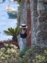 Kourtney KardashianSexy in Kourtney Kardashian Sexy continues her luxurious Italian vacation