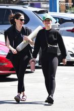 Kristen BellSexy in Kristen Bell Sexy Spotted Showing Off Her Toned Legs While Going to a Yoga Class in Los Angeles 