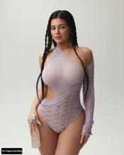 KYLIEJENNERSEXYPHOTOSCOLLECTIONSHOWCASINGHERHOTBOOBS - NUDE STORY