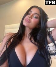 Kylie Jenner Sexy Poses Showing Off Her Big Tits In A Selfie On Social Media 