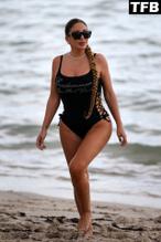 LARSAPIPPENSEXYSEENFLAUNTINGHERHOTFIGUREWEARINGAREVEALINGBLACKSWIMSUITATTHEBEACHINMIAMI - NUDE STORY