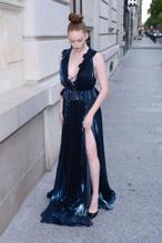 LARSENTHOMPSONSEXYATTENDSTHEAMFARGALAHELDATTHEPENINSULAHOTELINPARIS - NUDE STORY