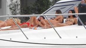 Leidy Amelia and Kinsey Wolanski Sexy in 2 massive yachts in Miami for a boat party