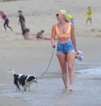 Lindsey Vonn Sexy in Lindsey Vonn Shows in Malibu as she hit the beach with her lookalike sister, Karin Kildow