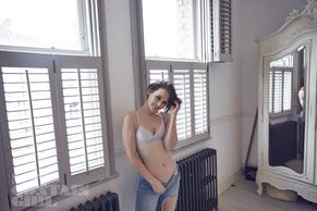 Mellisa ClarkeSexy in Mellisa Clarke takes off Her Jeans And Underwear for A New MCG Photoshoot 