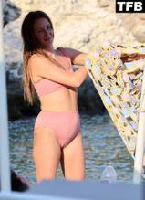 MILLIEMACKINTOSHSEXYSEENFLAUNTINGHERHOTBIKINIBODYATTHEBEACHWITHHUGOTAYLORONCORFUISLAND - NUDE STORY