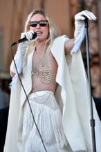 NATALIEBERGMANPERFORMSANOPENINGACTDURINGTHENIGHTRUNNINGTOURATTHEHUNTINGTONBANKPAVILIONINCHICAGO - NUDE STORY