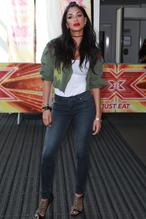 NICOLESCHERZINGERSEXYINTIGHTJEANSASSHEATTENDSATTHEXFACTORAUDITIONSINMANCHESTER - NUDE STORY