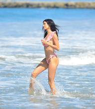 Nicole Williams Sexy During A Beach Day With Friends