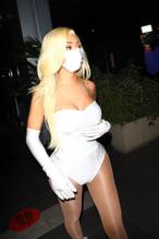 NIKITADRAGUNENJOYINGDINNERWITHFRIENDSINWESTHOLLYWOOD - NUDE STORY