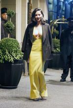 Olivia MunnSexy in Olivia Munn Cleavage As She Shows off A Deep Cleavage in New York 