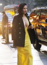 Olivia MunnSexy in Olivia Munn Cleavage As She Shows off A Deep Cleavage in New York 