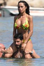 RAFFAELLAFICOSPOTTEDWITHNEWBOYFRIENDGIULIOFRATINIOUTONHOLIDAYINMYKONOS - NUDE STORY