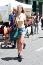 Rena RiffelSexy in Rena Riffel braless for an afternoon of shopping at the Farmer's Market in Studio City (05.05.2019)